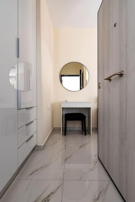 Апартаменты Plaka Rafaela Elegant Urban Retreat In Athens Historic Heart Экстерьер фото